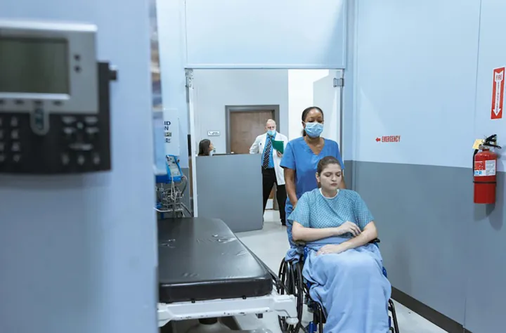 چرا بیماران کانادایی به کشورهای دیگر پناه می‌برند